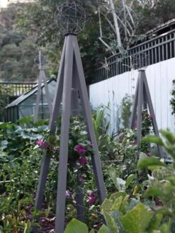 Front Page -Plant Supports Shop 8600517 08V jpg 1